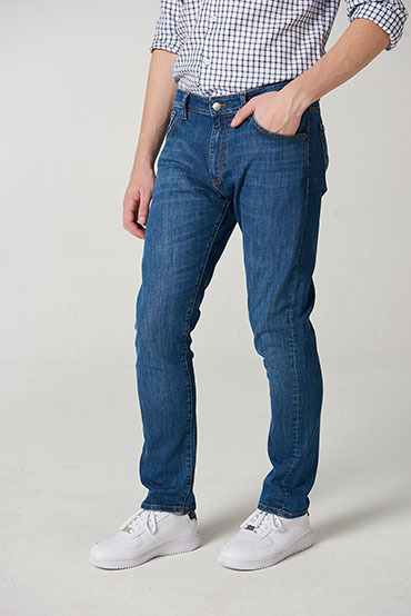 Jean slim negro